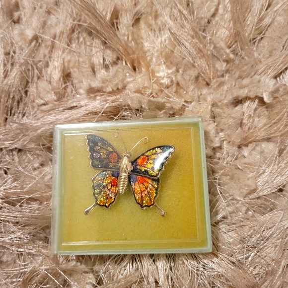 Vintage,  Pretty Butterfly Pin - Picture 1 of 2